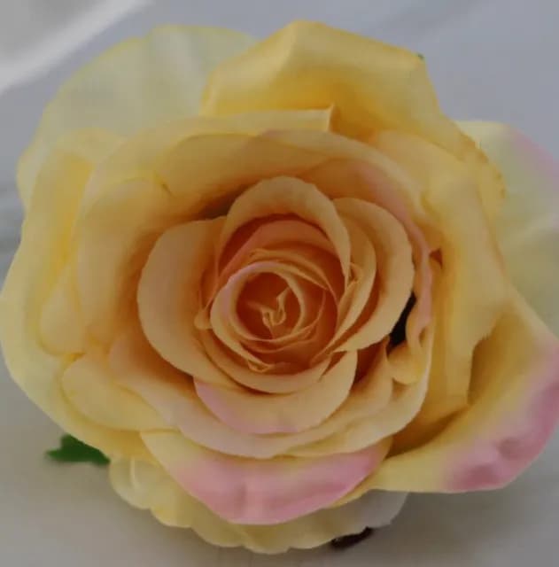 ECT 1788 10cm Pastel Yellow Flower with Stick