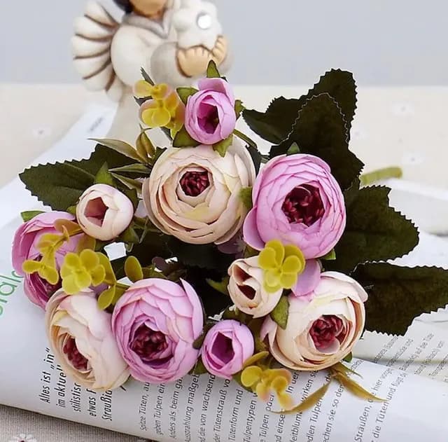 "ECt 2709 Light purple ranunculus flower"