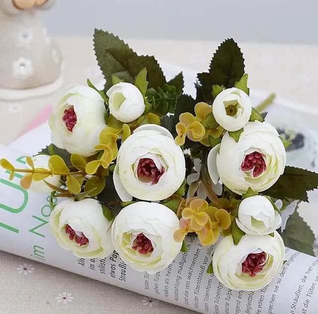 ECT 2710 White ranunculus flower